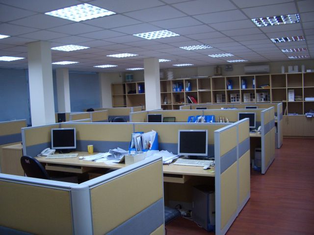 快適なオフィス環境の構築: 東芝の業務用エアコンを活用